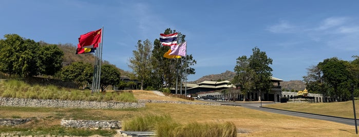 Black Mountain Golf Club is one of หัวหิน.