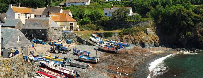 Cadgwith Cove Beach is one of Lugares favoritos de Jon.