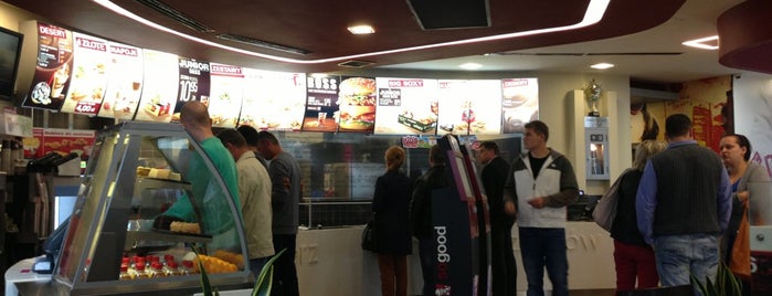 KFC is one of Orte, die Oxana gefallen.