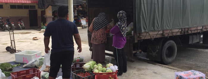 Pasar Awam Bandar Permaisuri is one of Shop Here. Shopping Places, MY #5.