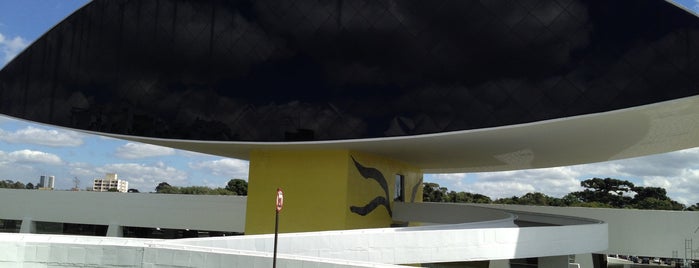 Museu Oscar Niemeyer (MON) is one of สถานที่ที่ Carl ถูกใจ.