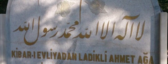 Ladikli Ahmet Hüdai Türbesi is one of Lugares favoritos de Mehmet.