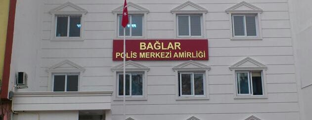 Bağlar Polis Merkezi is one of Lugares favoritos de Asena.