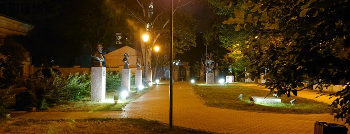 Сквер Полководцев is one of Погулять: Мясницкая, Покровка.
