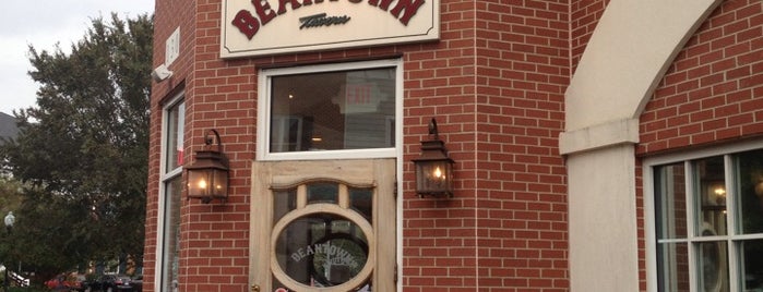 Beantown Tavern is one of สถานที่ที่ Todd ถูกใจ.