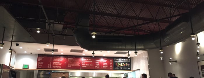 Chipotle Mexican Grill is one of สถานที่ที่ John ถูกใจ.