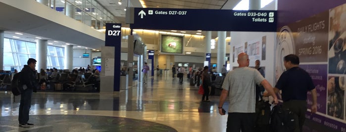 Aeroporto Internacional de Dallas Fort Worth (DFW) is one of Top picks for airports.