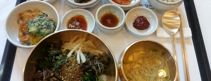 문경산채비빔밥 is one of Végétarien en Corée.