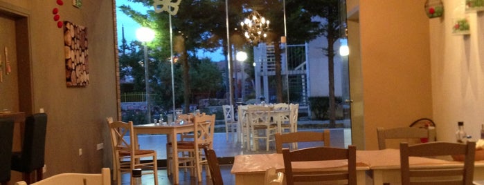 Pikermi Grill is one of สถานที่ที่ Panagiotis ถูกใจ.