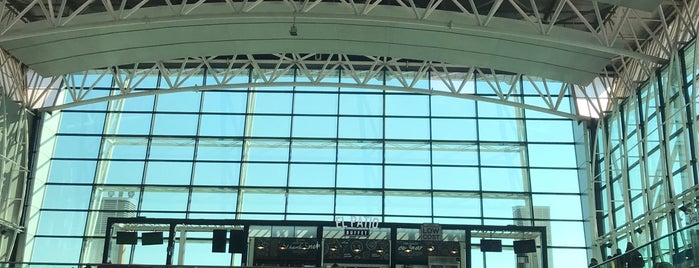 Международный аэропорт Эсейса имени Пистарини (EZE) is one of Sabrina : понравившиеся места.