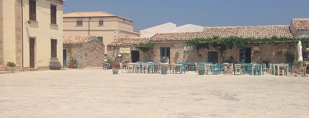 Taverna La Cialoma is one of Sicily 🌊☀️🚗.