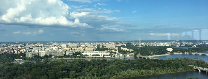 CEB Tower is one of Washington DC to-do list.