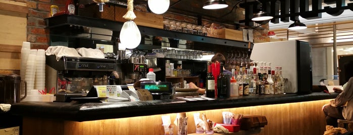 Dexee Diner -the meat locker- is one of 新宿界隈.