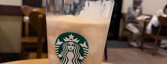 Starbucks is one of ウッシーさんのお気に入りスポット.