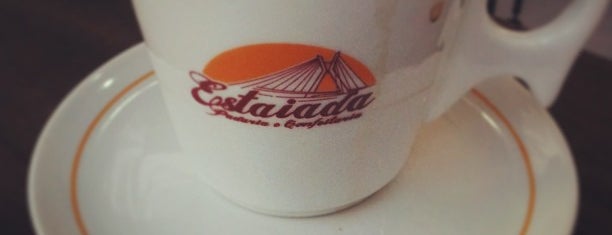 Estaiada Padaria & Confeitaria is one of สถานที่ที่ Caroline ถูกใจ.