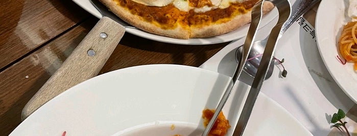 nilli Pasta and Pizza is one of 어머여긴꼭가야해.