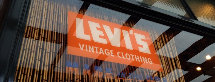 Levi's Store is one of Tempat yang Disukai Carla.