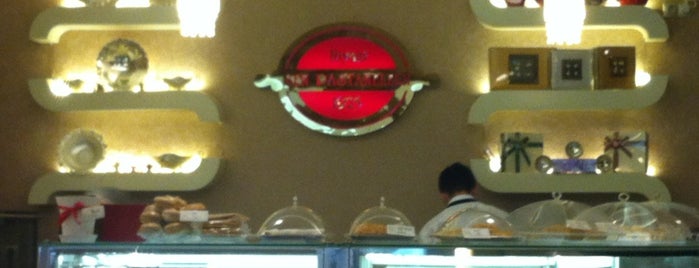 Şen Pastaneleri Cafe & Bistro is one of สถานที่ที่ Korhan ถูกใจ.