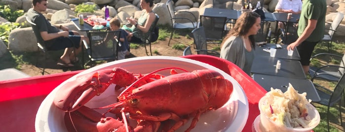 The Lobster Pool Restaurant is one of Bearskin Neck.