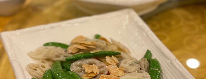 Restoran Chong Fatt (创发海鲜鱼翅酒家) is one of Food!!! ∩O∩.