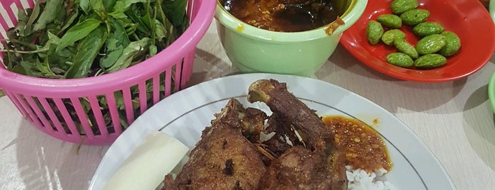 Bebek HT is one of Favourite Culinary In Surabaya.