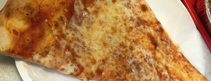 Pugsley Pizza is one of Posti salvati di Hipolito.