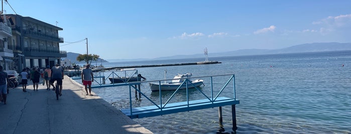 Old Harbour (Limenas) is one of Locais curtidos por Fusun.