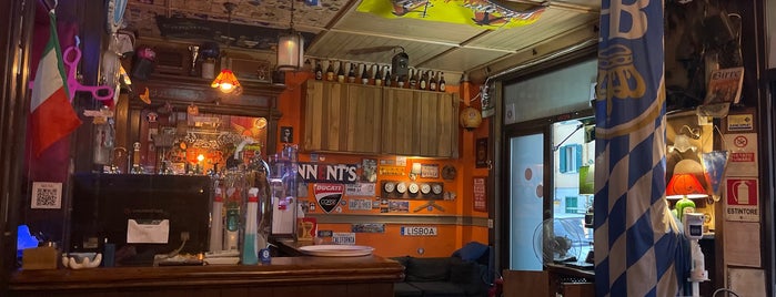 Johnny’s Irish Pub is one of Napoli.