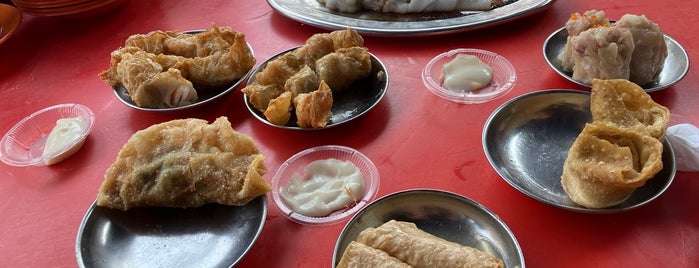 Phang Key Restaurant (潘记包绞点心) is one of Lugares favoritos de Wei.