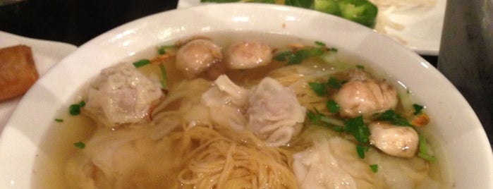 Pho Dong is one of Lugares favoritos de Kim.