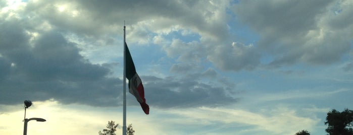 Asta Bandera Lerma (Entrada a Toluca) is one of สถานที่ที่ Denise ถูกใจ.