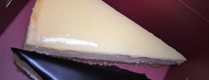 Maria's Cheesecakes Gayrettepe is one of Locais curtidos por sinem.