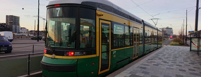 HSL Raitiolinja 7 is one of Helsinki by Tram / Stadin sporat.