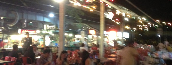 St James Outdoor Food Place is one of Hawkers..