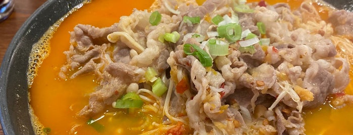 云尚米线(China Town)Yunshang Rice Noodle is one of Toronto.