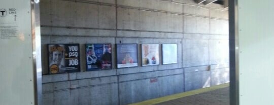 MBTA Quincy Adams Station is one of Locais curtidos por David.