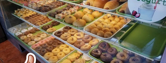 N'Star Donuts is one of สถานที่ที่ Debra ถูกใจ.