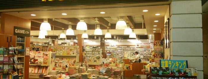 TSUTAYA 中部国際空港店 is one of 書店＆図書館.