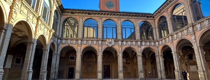 Biblioteca Comunale dell'Archiginnasio is one of Tempat yang Disukai Antonio Carlos.