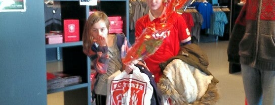 FC Twente Fanshop is one of Lugares favoritos de Sarris.