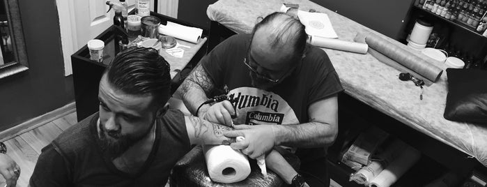 Shape Tattoo&Piercing is one of Betül'un Beğendiği Mekanlar.