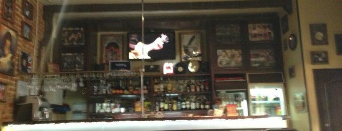 Hard Rock Bar is one of Posti che sono piaciuti a Linn.