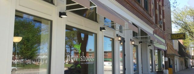 New Shoots Farm Store, Bakery And Cafe is one of Tempat yang Disukai Clarissa.
