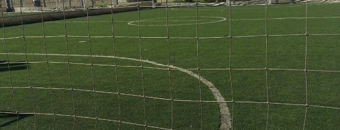 Futbol 5 Floresta is one of Lugares favoritos de Daniel.