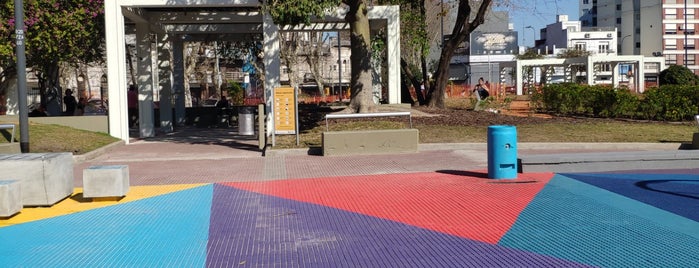 Plaza San Miguel de Garicoits is one of Posti che sono piaciuti a Ernesto.