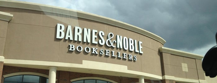 Barnes & Noble is one of Katiaさんのお気に入りスポット.