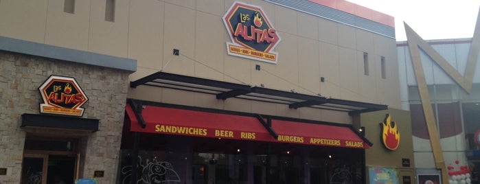 Las Alitas is one of สถานที่ที่บันทึกไว้ของ Brenda.