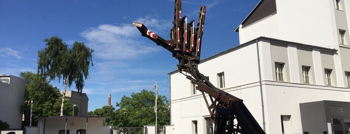 Maker Faire is one of Jannis’s Liked Places.