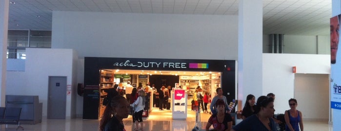 Aelia Duty Free is one of Trevorさんのお気に入りスポット.