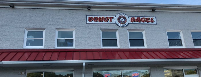 Devon Donut & Bagel Company is one of Lugares guardados de Mary Jeanne.
